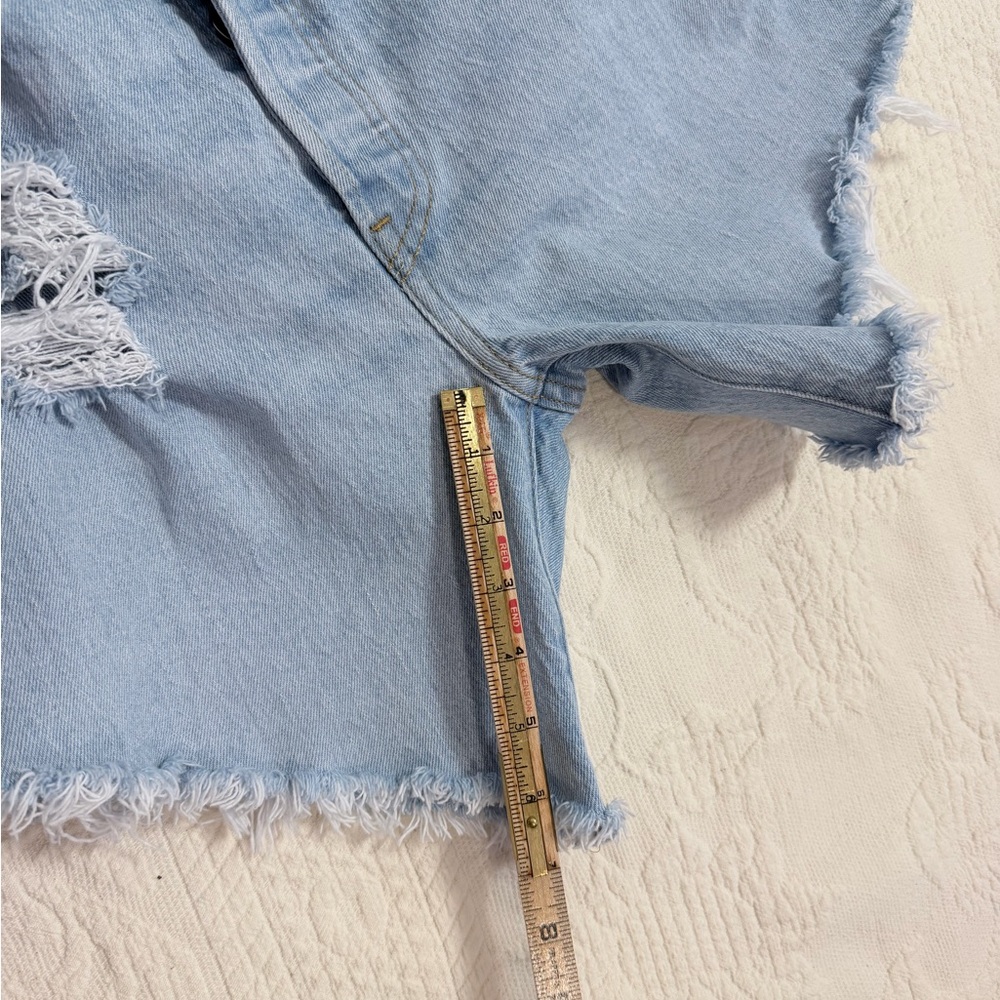 Levi's Light Blue Frayed Jeans Shorts - Picture 7 of 16